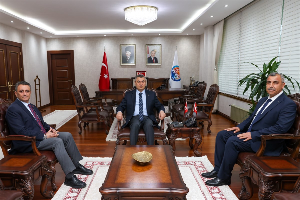 Mersin Valisi Atilla Toros, halef ve selef Orman Bölge Müdürlerini kabul etti.