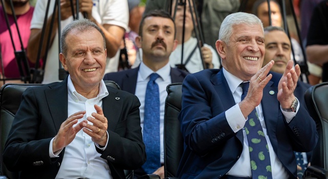 Vahap Seçer ve Musavat Dervişoğlu Mut Festivalinde Buluştu